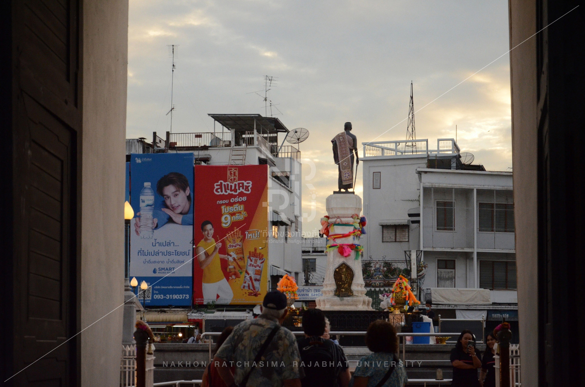 Thao Suranari Square  (2)