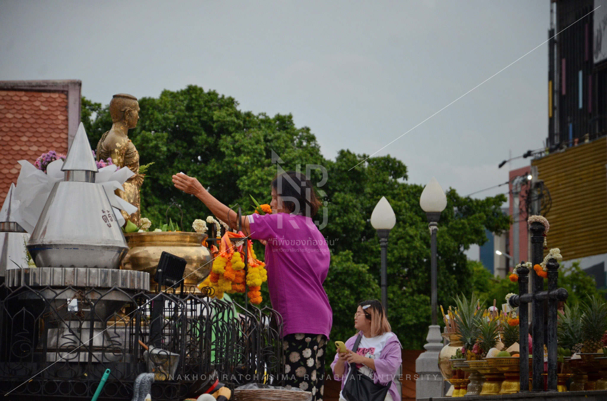 Thao Suranari Monument  (5)
