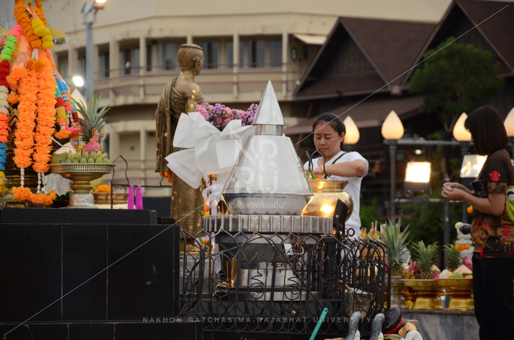Thao Suranari Monument  (4)