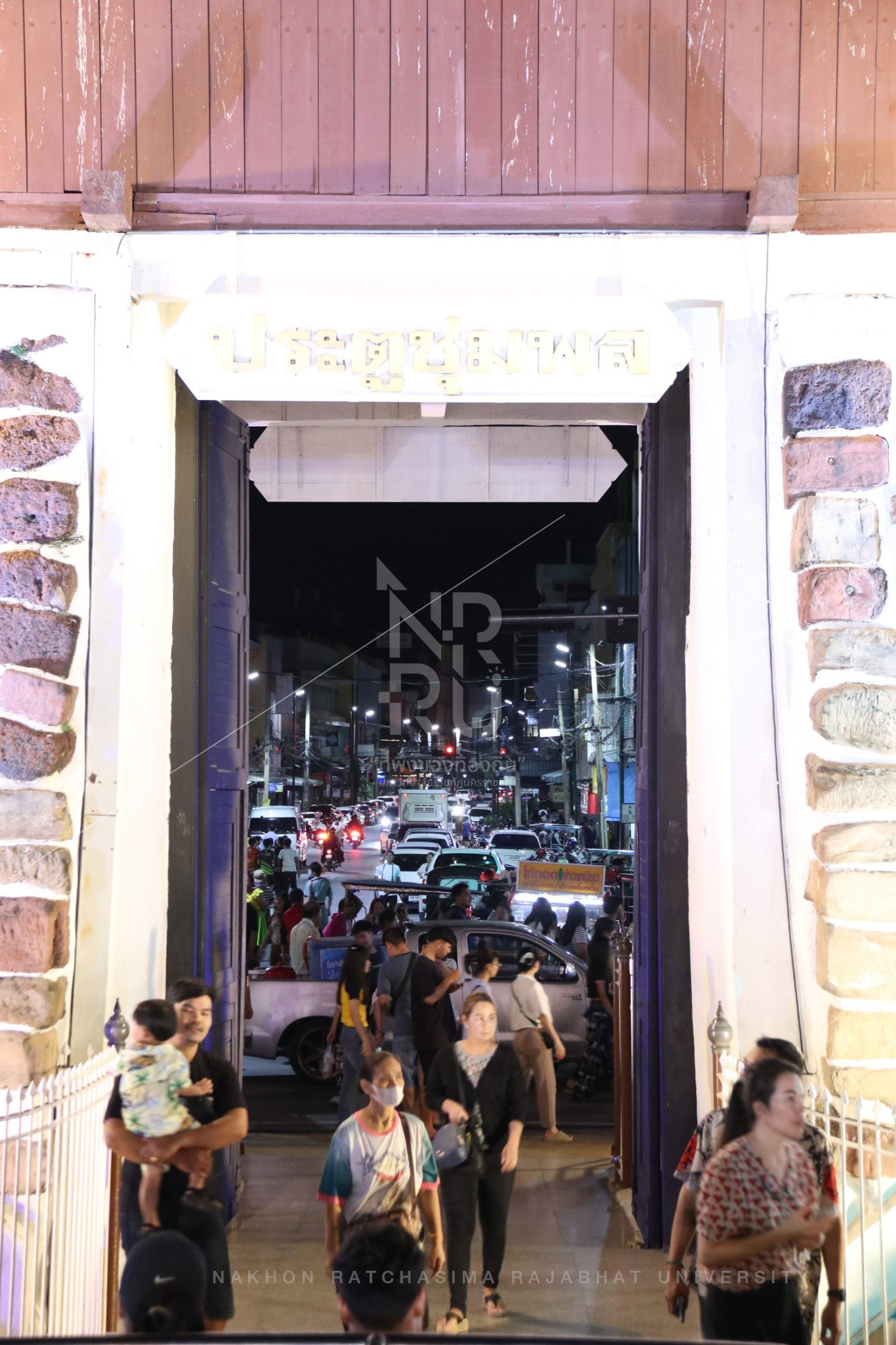 Korat Candle Festival in Mueang District (2)