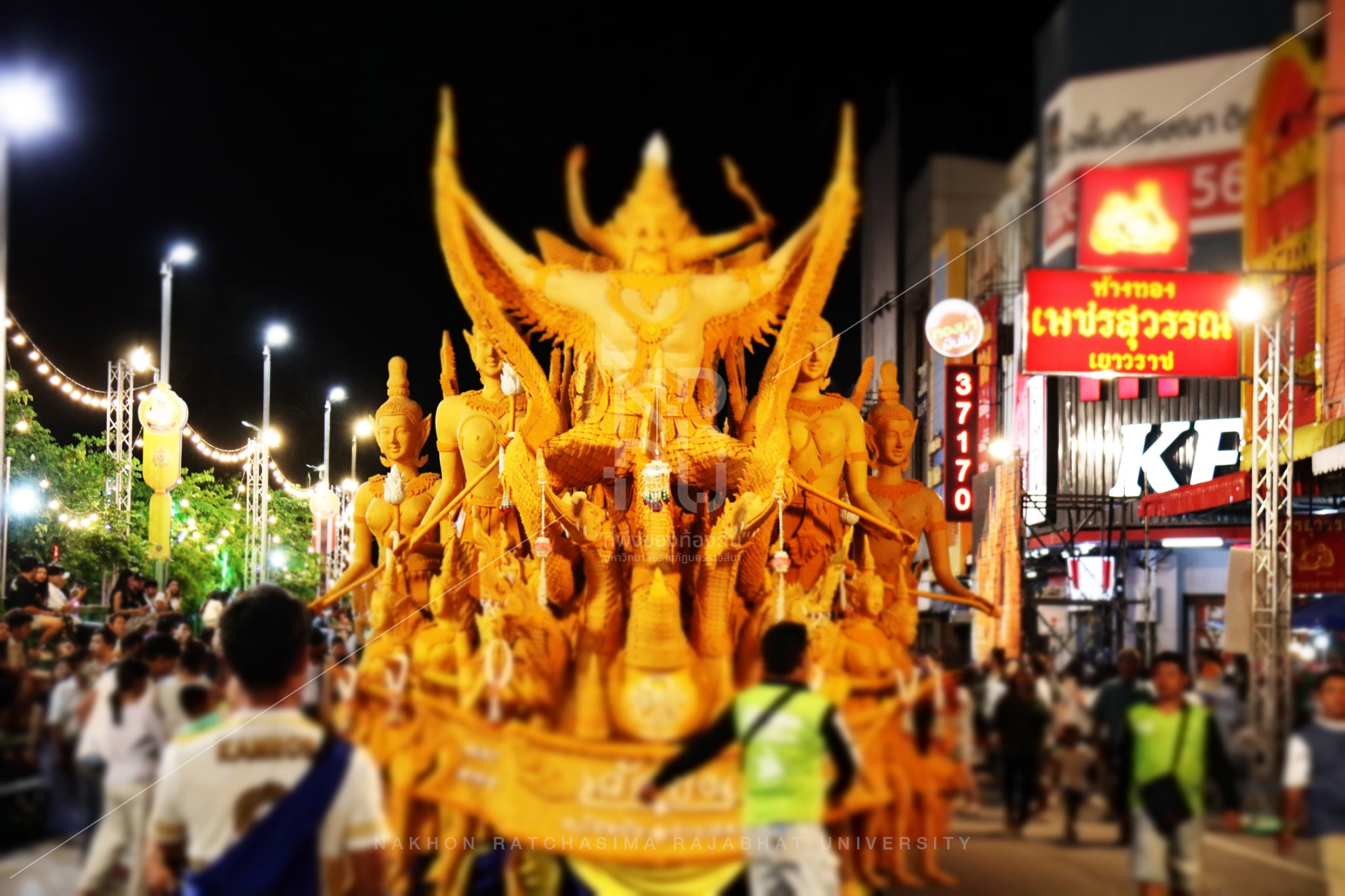 Korat Candle Festival in Mueang District (11)