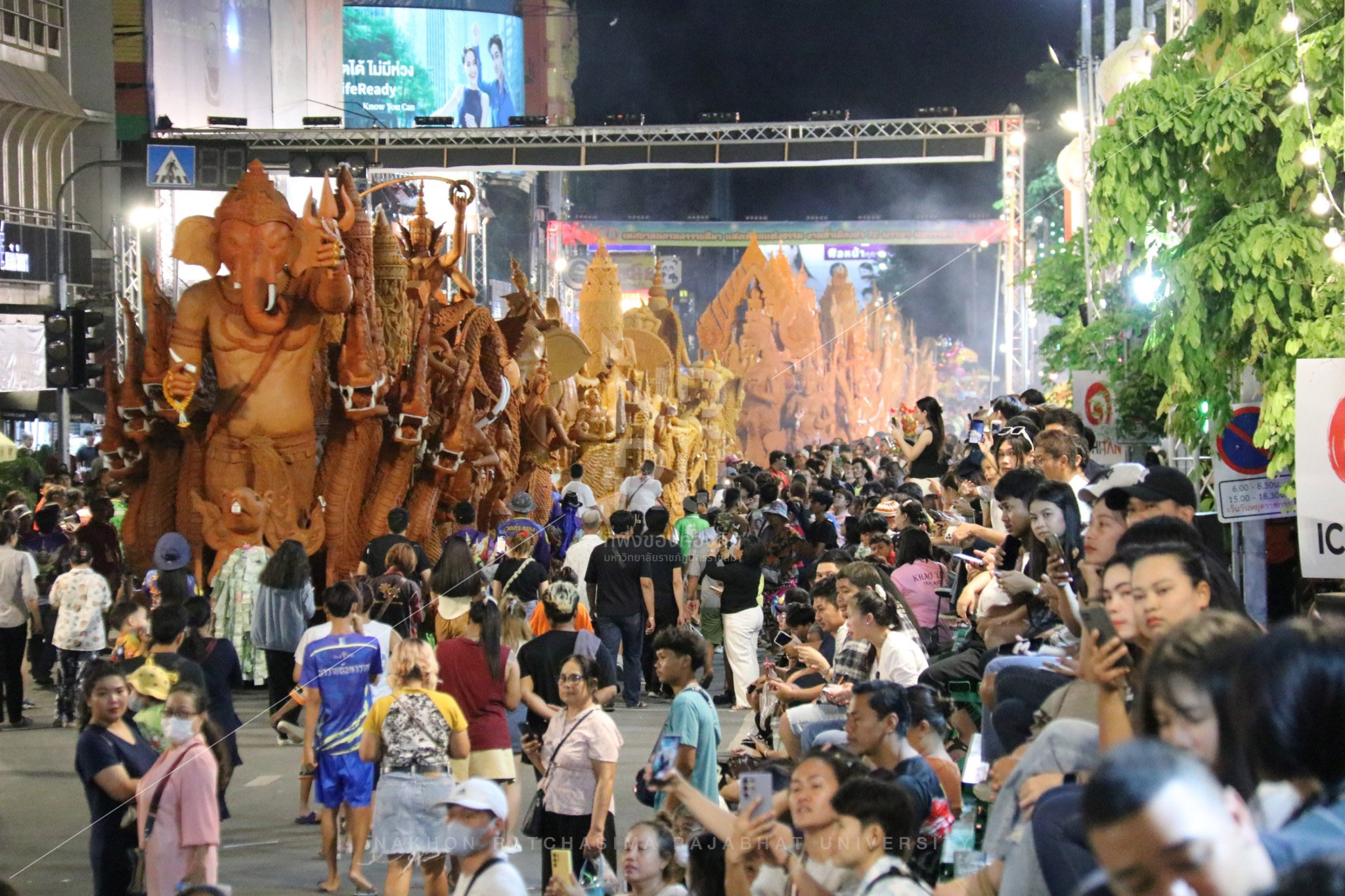Korat Candle Festival in Mueang District (3)