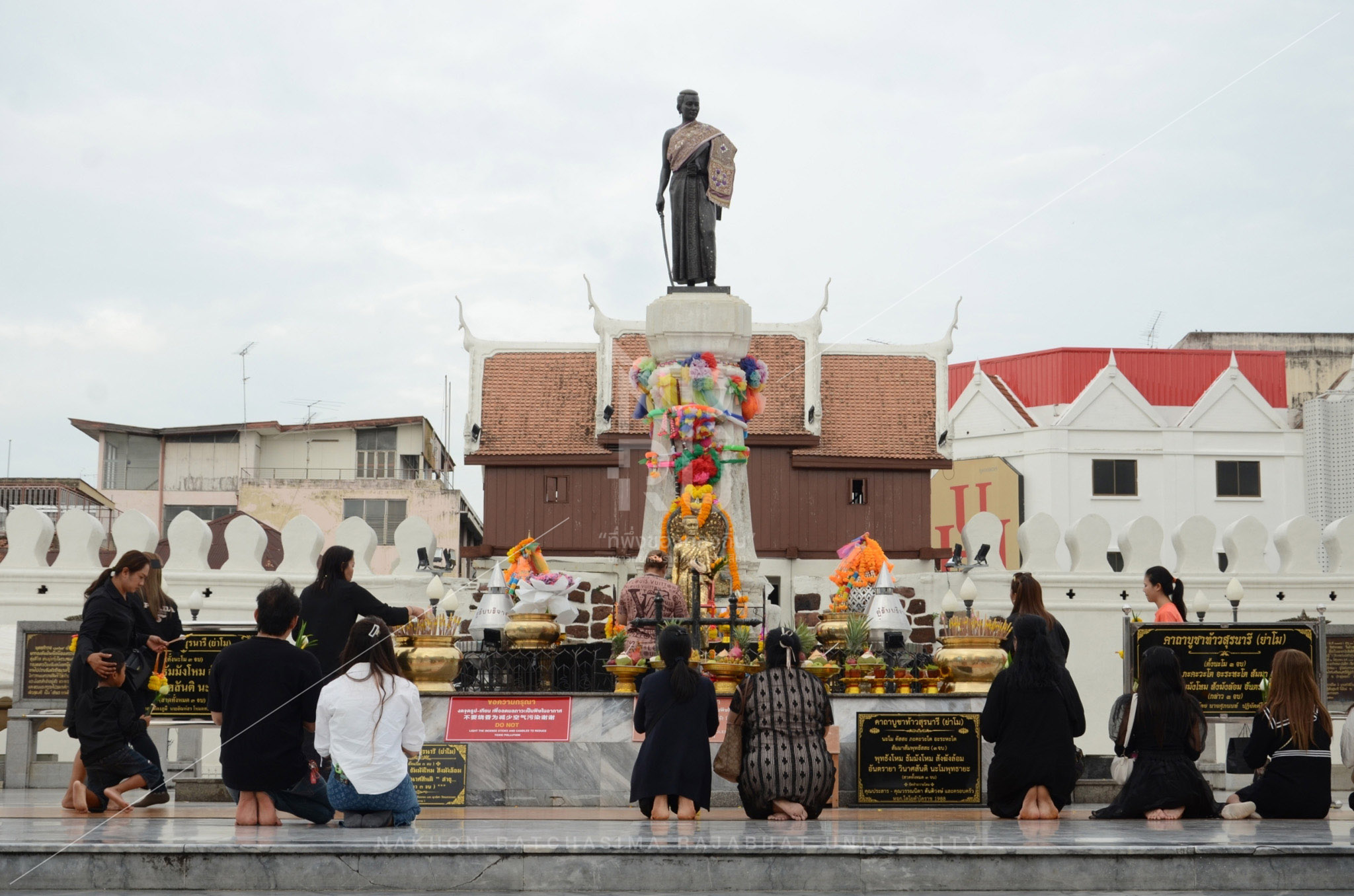 Thao Suranari Monument  (3)