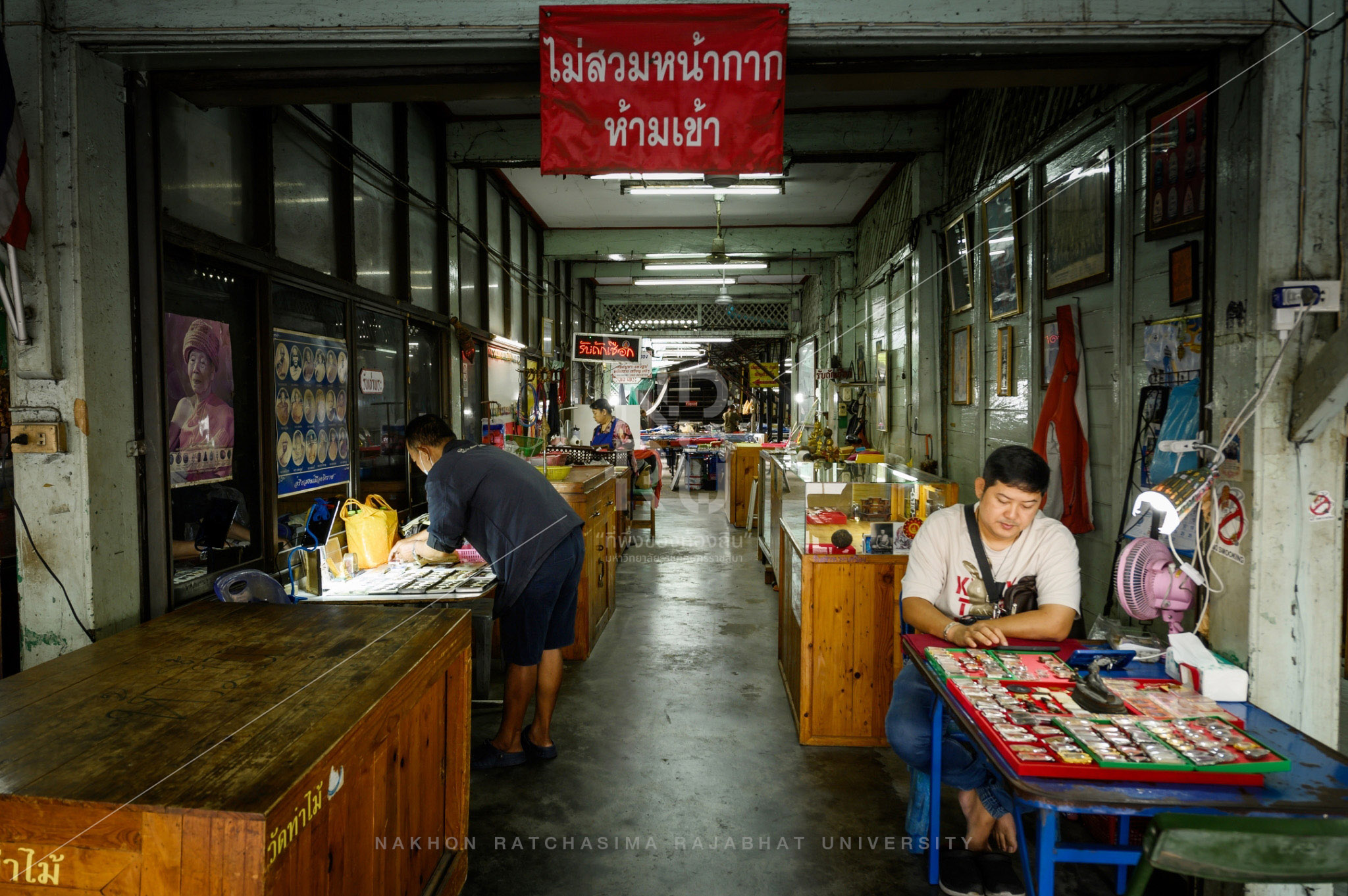 Song Phra Market in Mueang District (5)