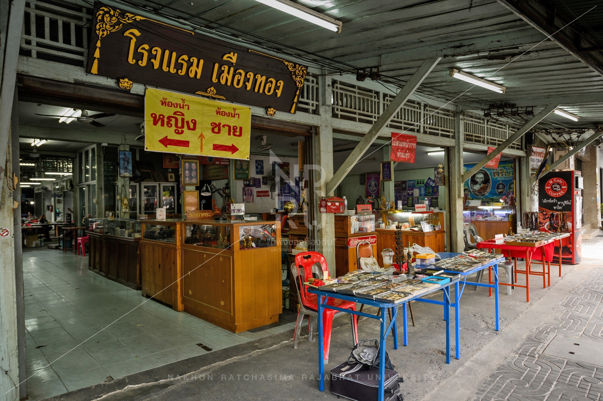 Song Phra Market in Mueang District (4)