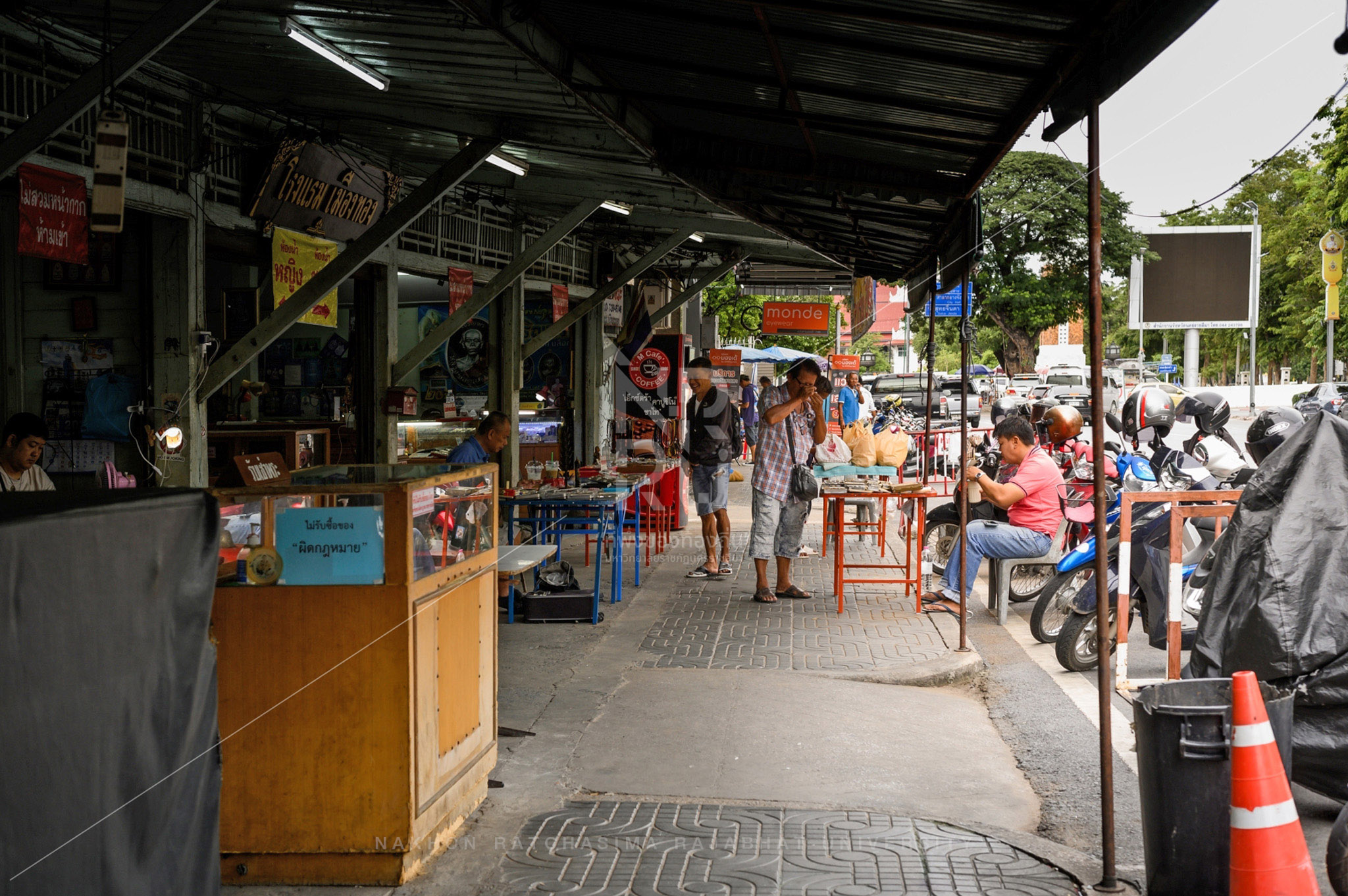 Song Phra Market in Mueang District (3)