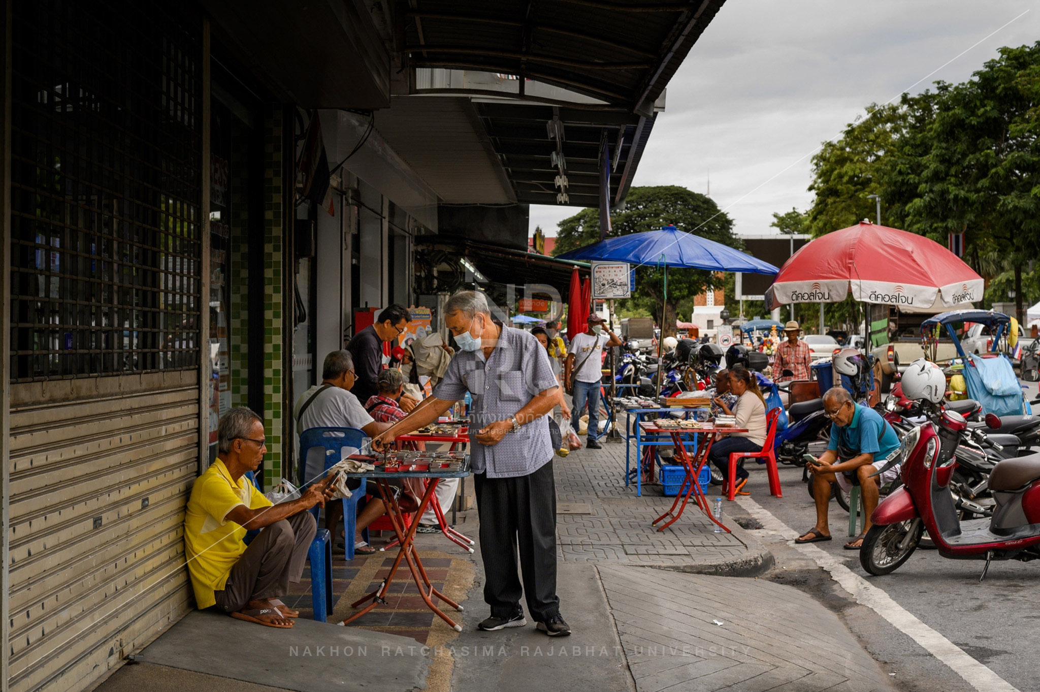 Song Phra Market in Mueang District (2)