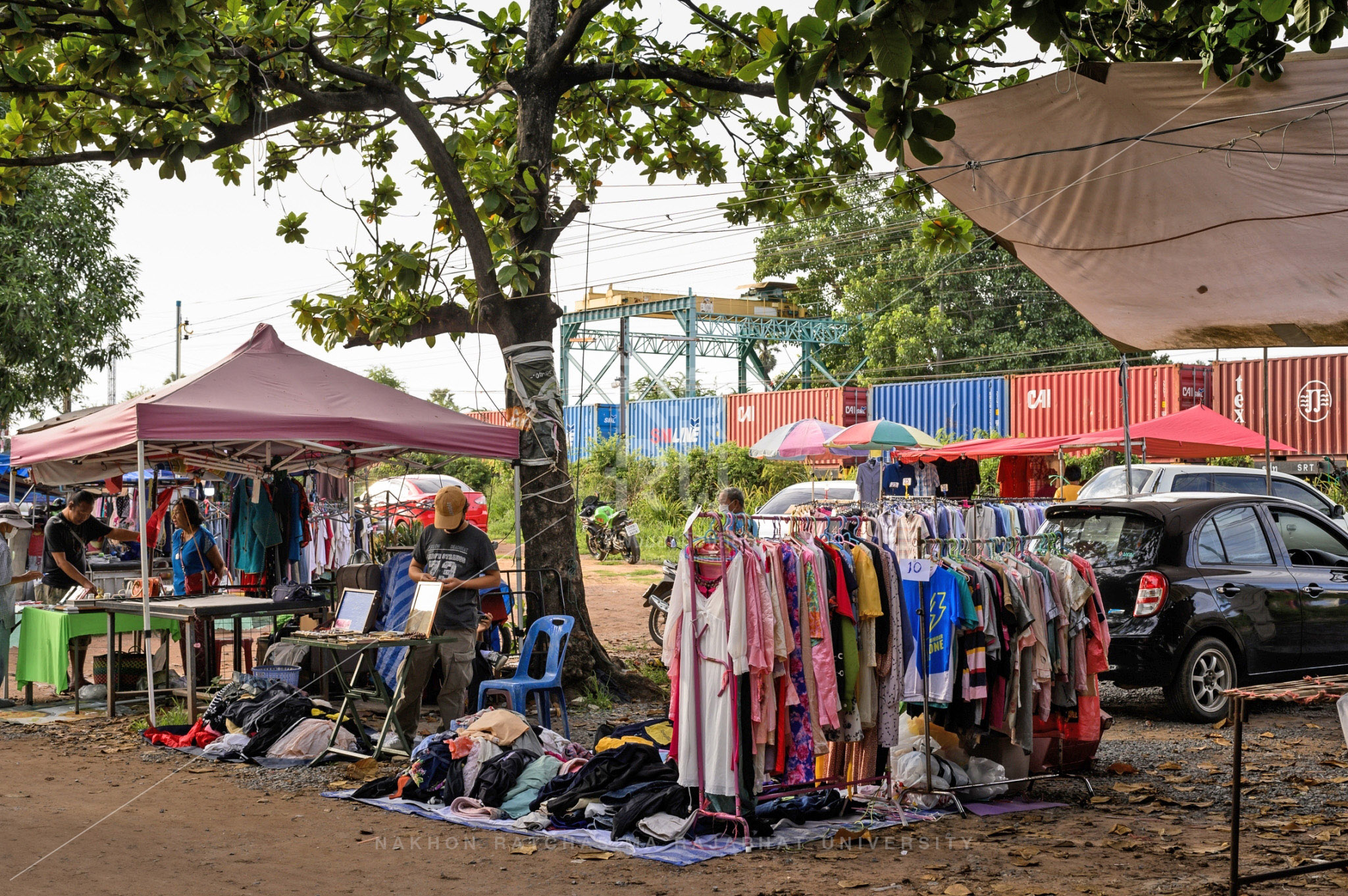 Chira Junction Railway Market in Mueang District (2)