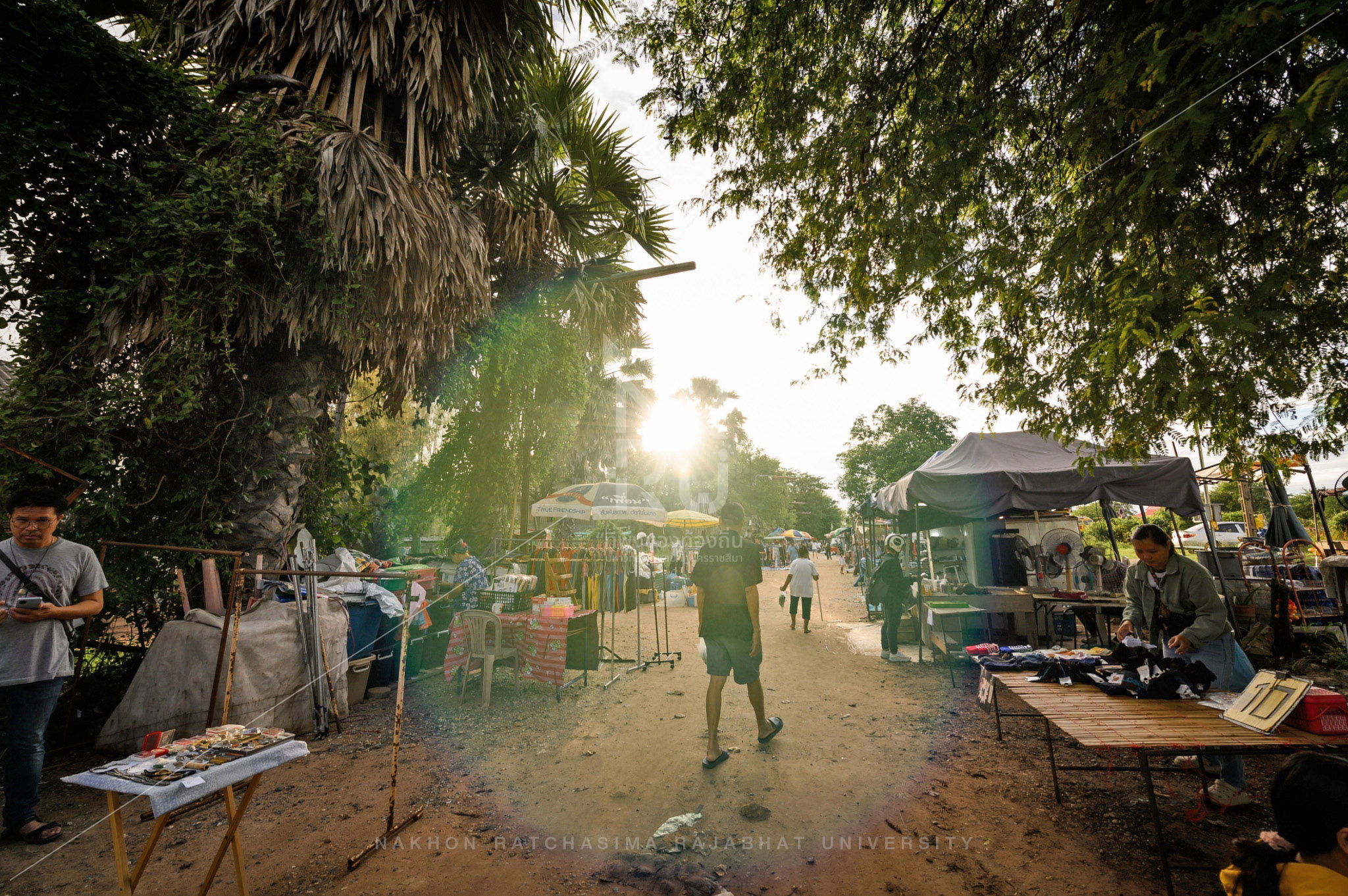 Chira Junction Railway Market in Mueang District (6)