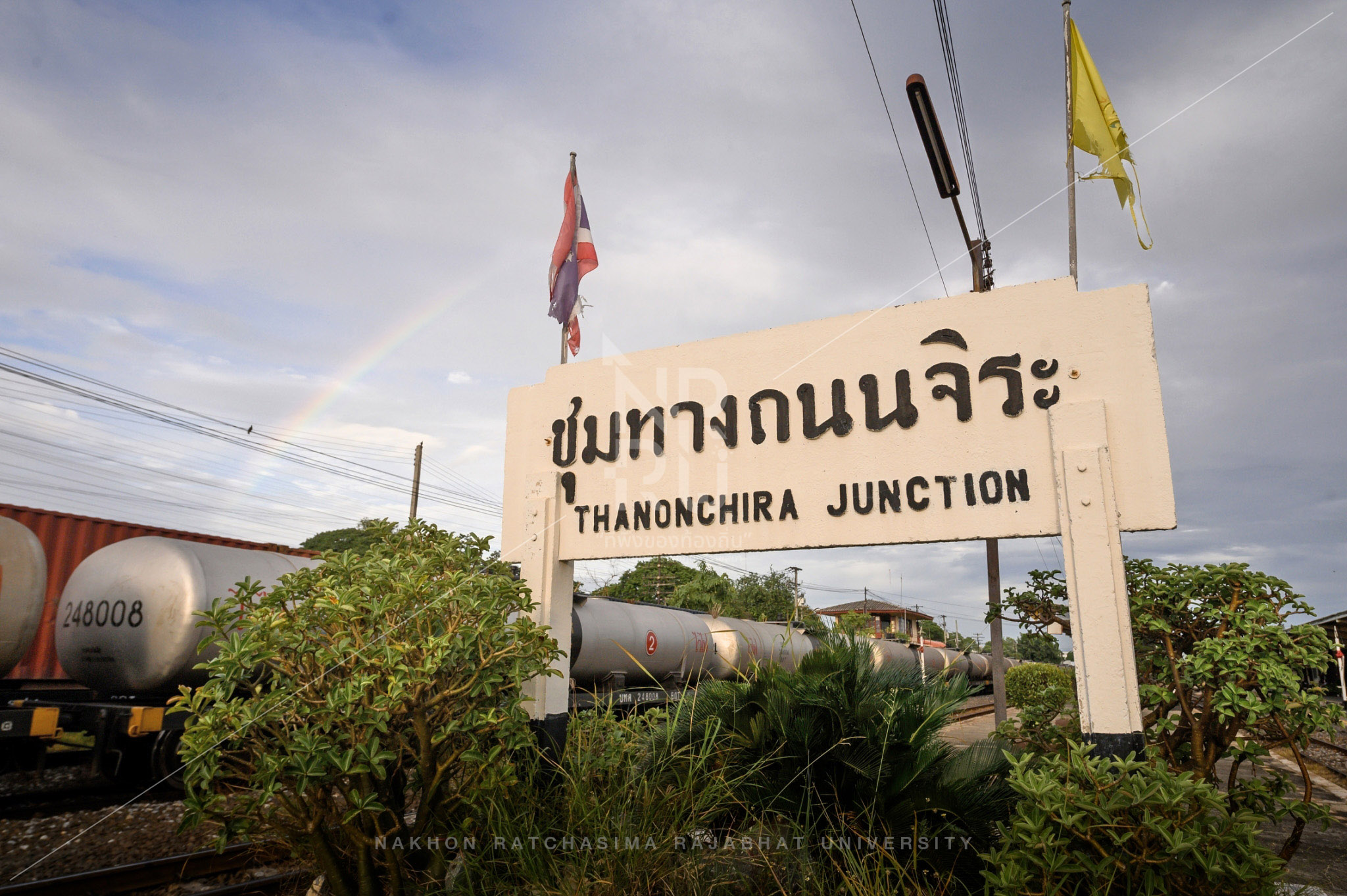 Chira Junction Railway Market in Mueang District (7)
