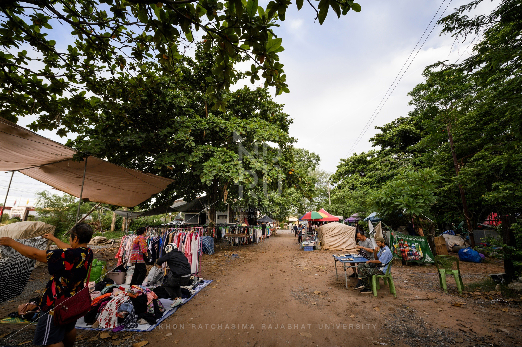 Chira Junction Railway Market in Mueang District (9)