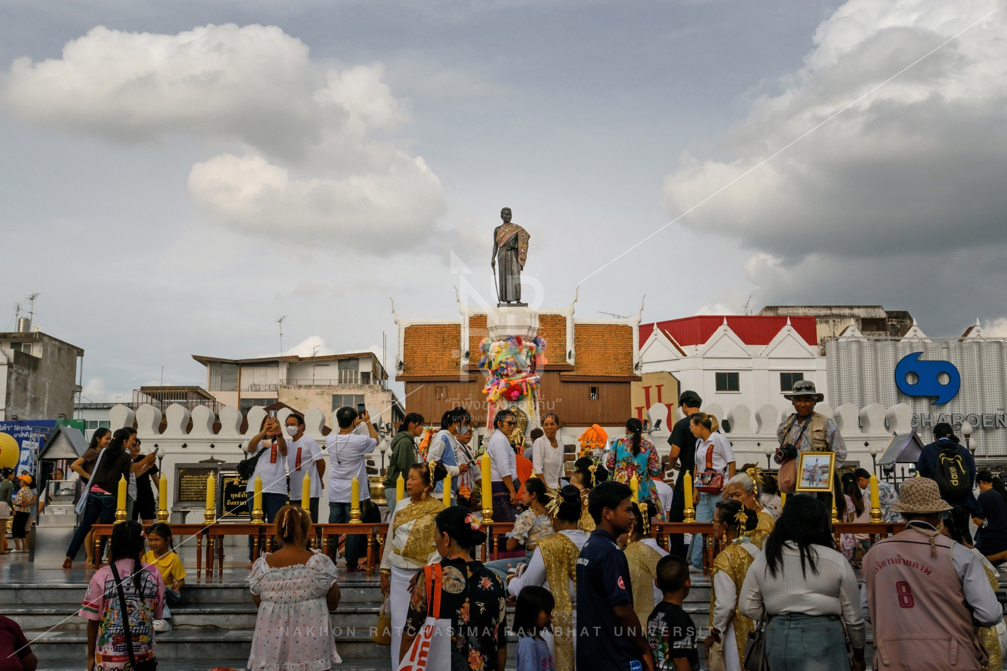 Candle Procession in Mueang District (3)