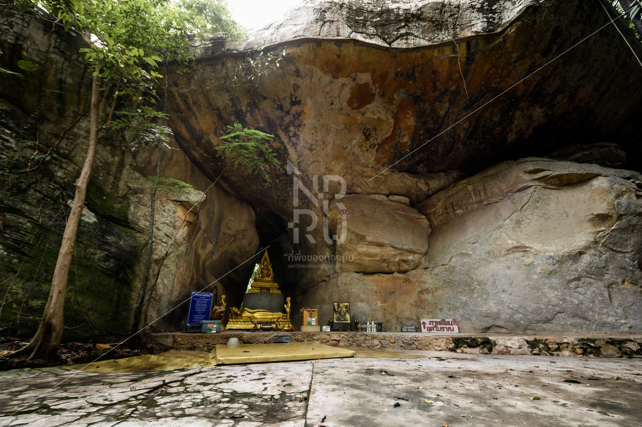 Wat Khao Chan Ngam in Sikhio District (12)