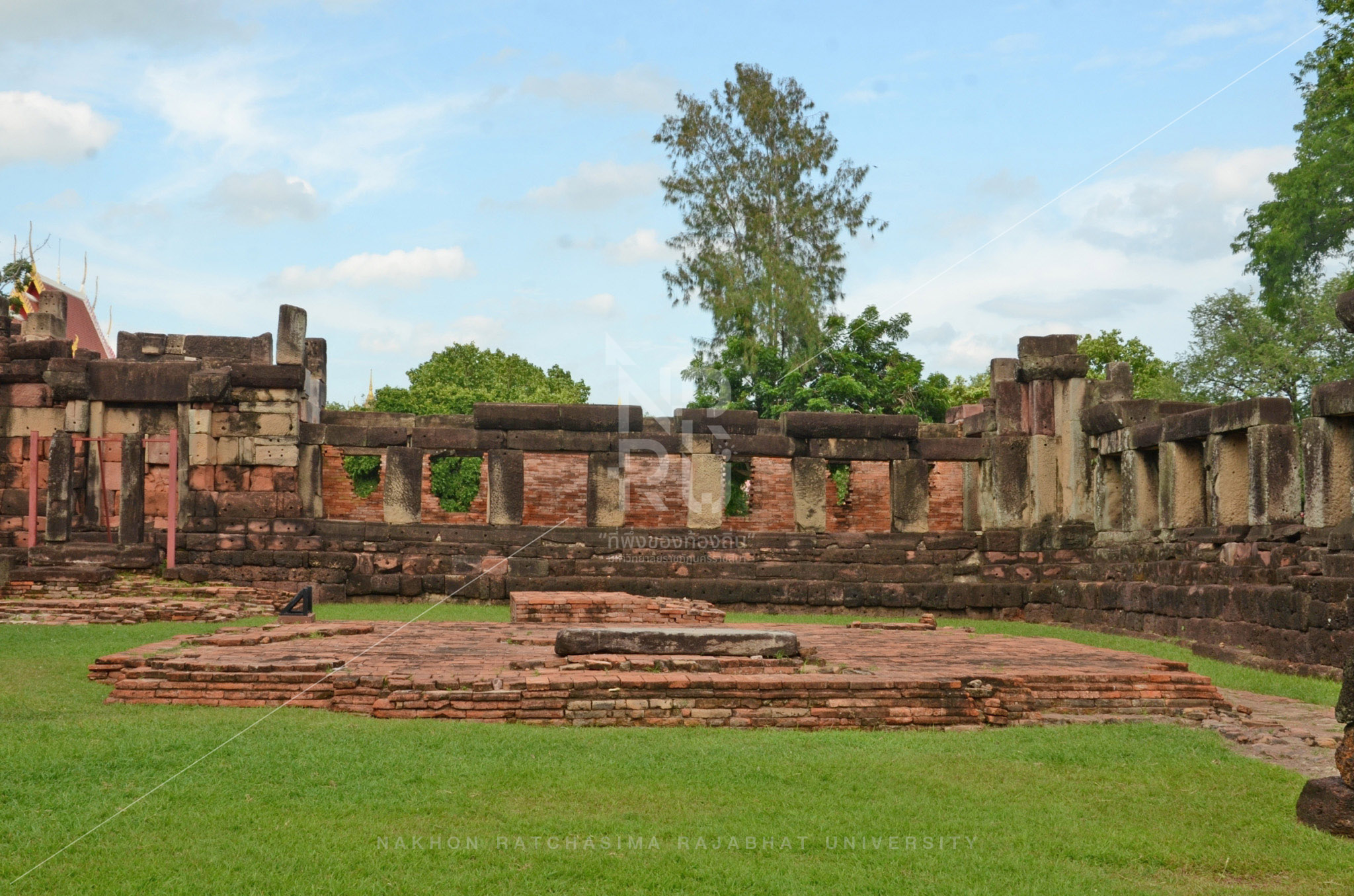 Phanom Wan Stone Castle in Mueang District (4)